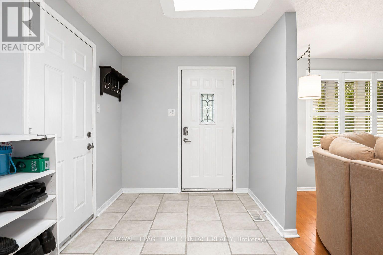 46 Jones Drive, Barrie (Grove East), Ontario  L4M 6H7 - Photo 4 - S13637992