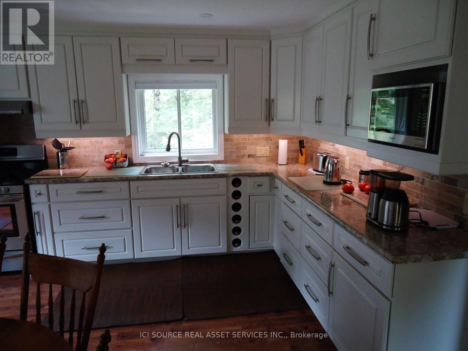 4 Pinewood Drive, Tiny, Ontario  L0L 2T0 - Photo 3 - S13638034