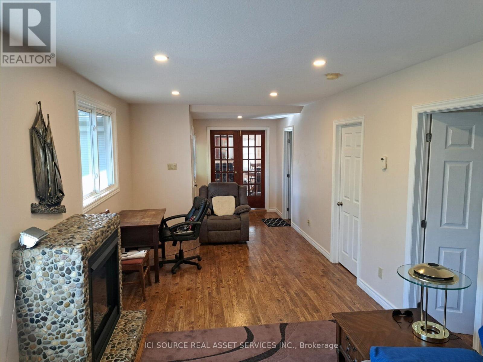 4 Pinewood Drive, Tiny, Ontario  L0L 2T0 - Photo 5 - S13638034
