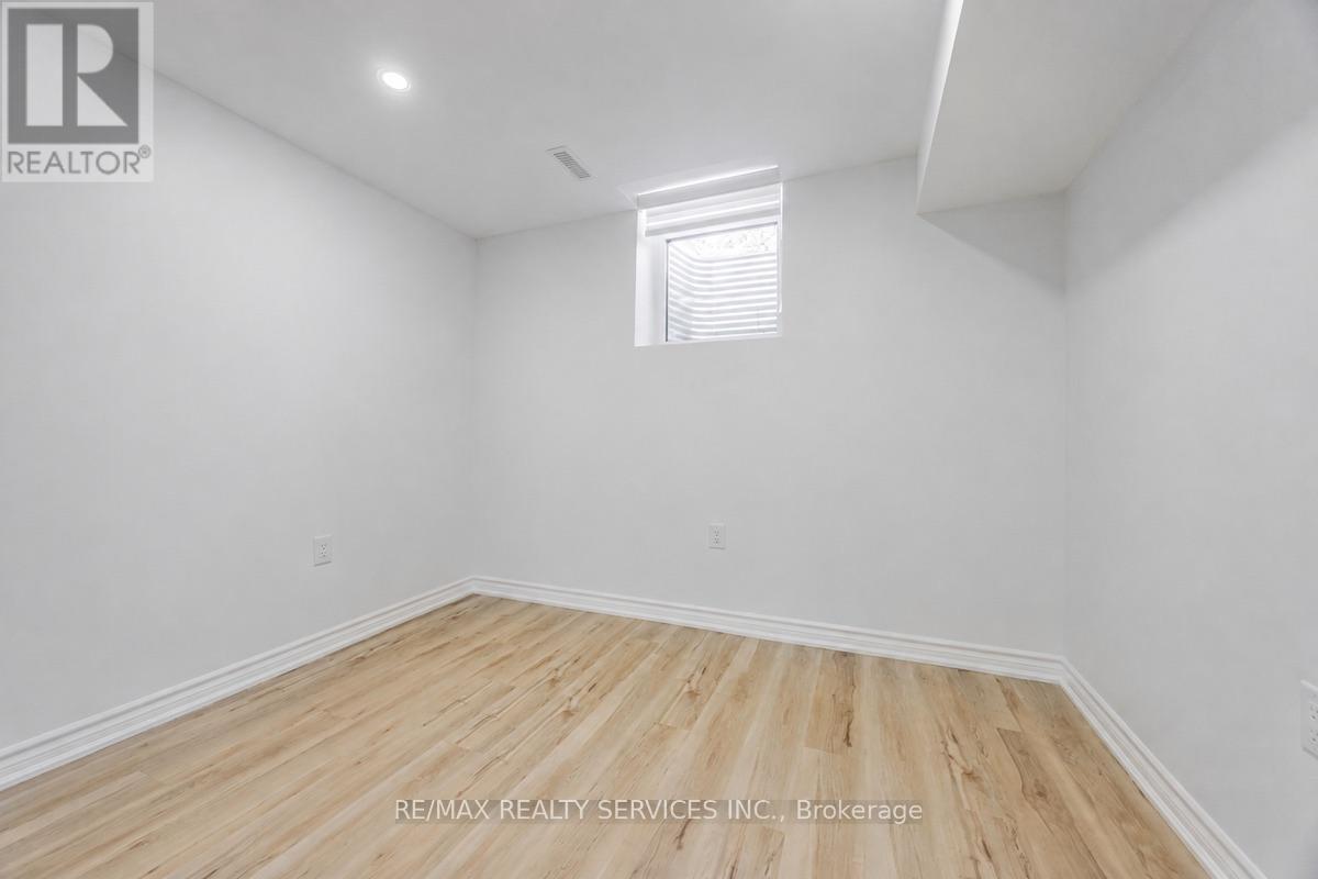 Bsmt - 42 Northampton Street, Brampton, Ontario  L6S 3Y7 - Photo 11 - W13637948