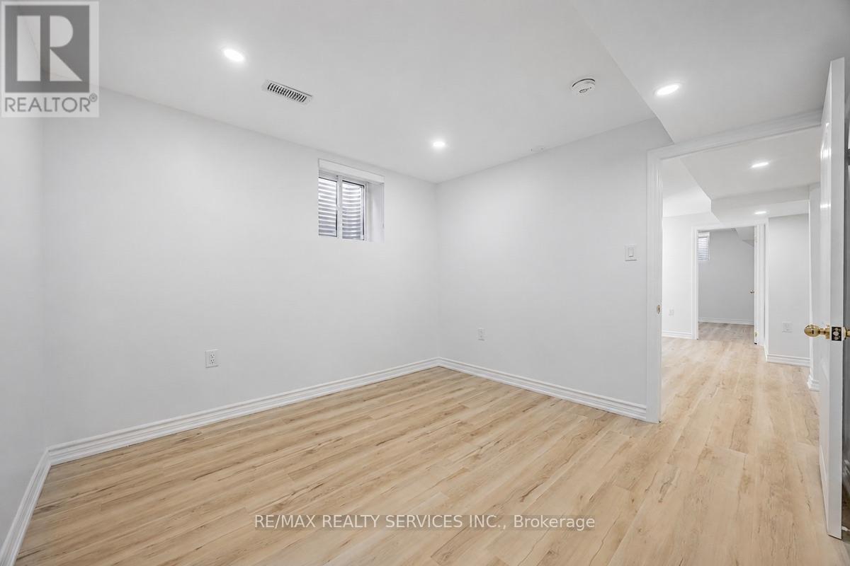 Bsmt - 42 Northampton Street, Brampton, Ontario  L6S 3Y7 - Photo 7 - W13637948