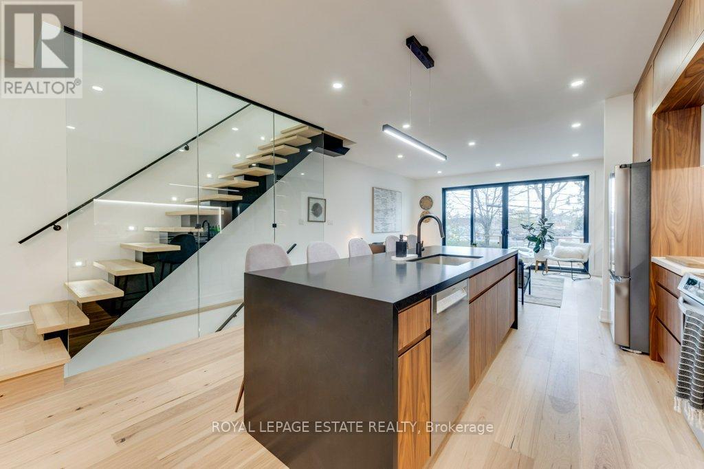 4 Lunness Road, Toronto, Ontario  M8W 4M3 - Photo 11 - W13637964