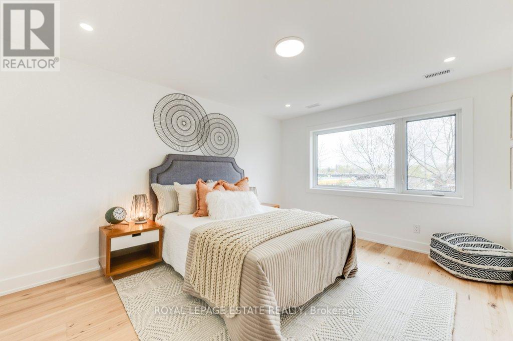 4 Lunness Road, Toronto, Ontario  M8W 4M3 - Photo 24 - W13637964