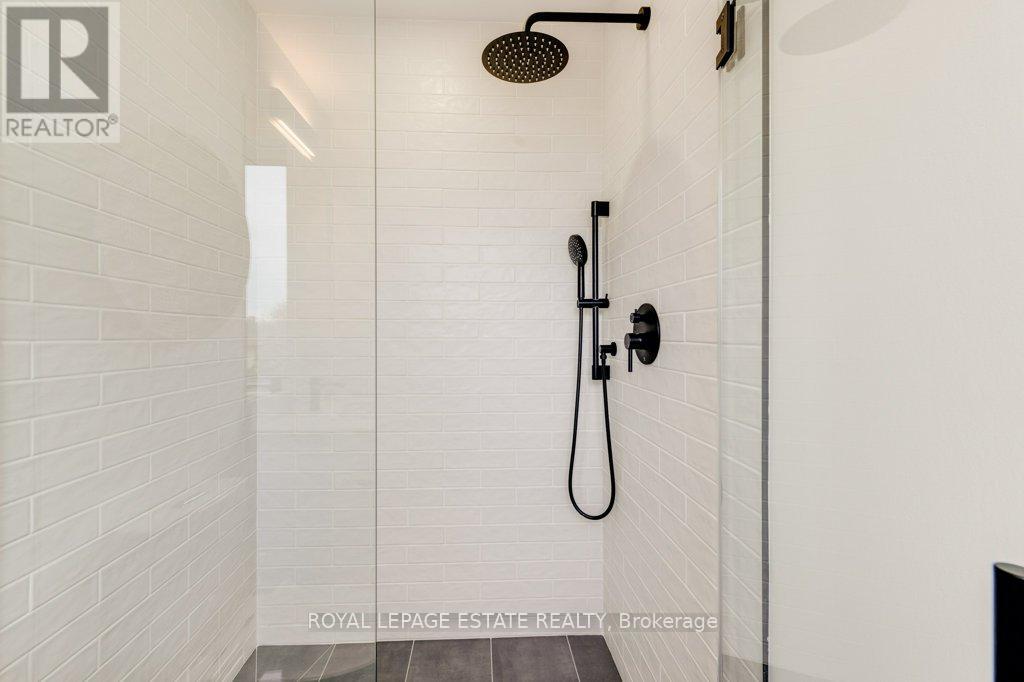 4 Lunness Road, Toronto, Ontario  M8W 4M3 - Photo 35 - W13637964