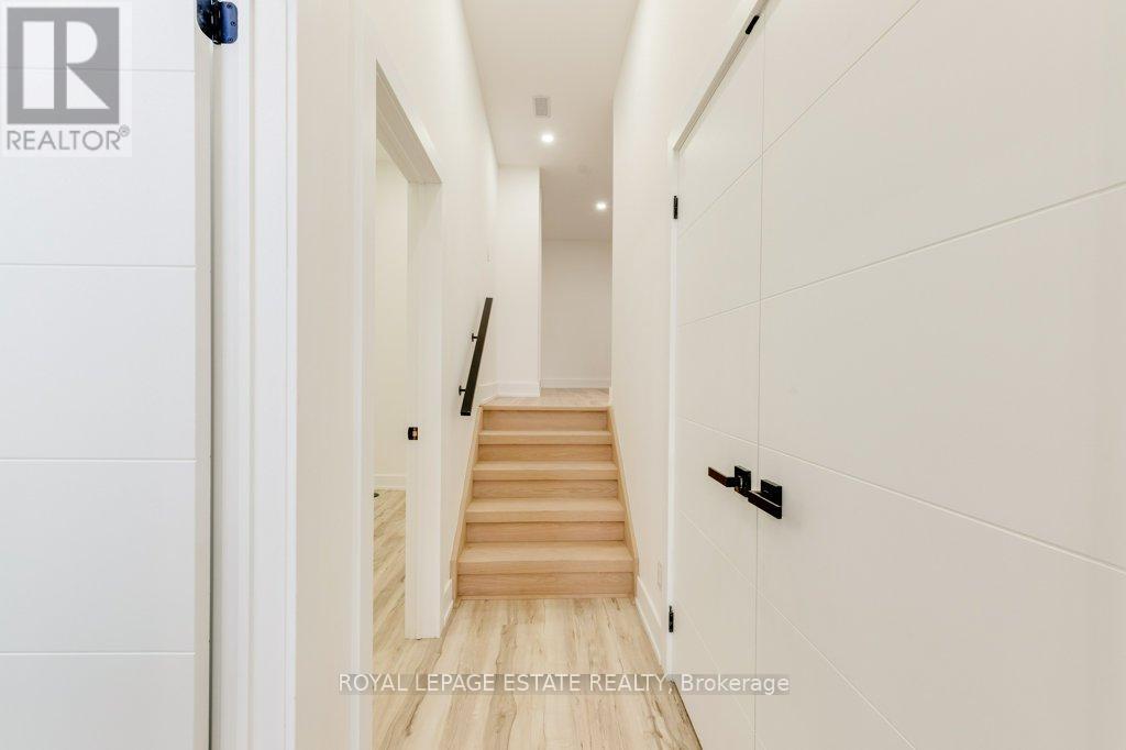4 Lunness Road, Toronto, Ontario  M8W 4M3 - Photo 37 - W13637964