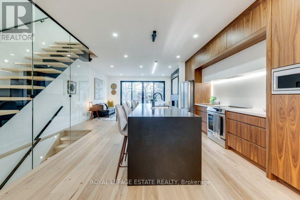 4 Lunness Road, Toronto, Ontario  M8W 4M3 - Photo 9 - W13637964