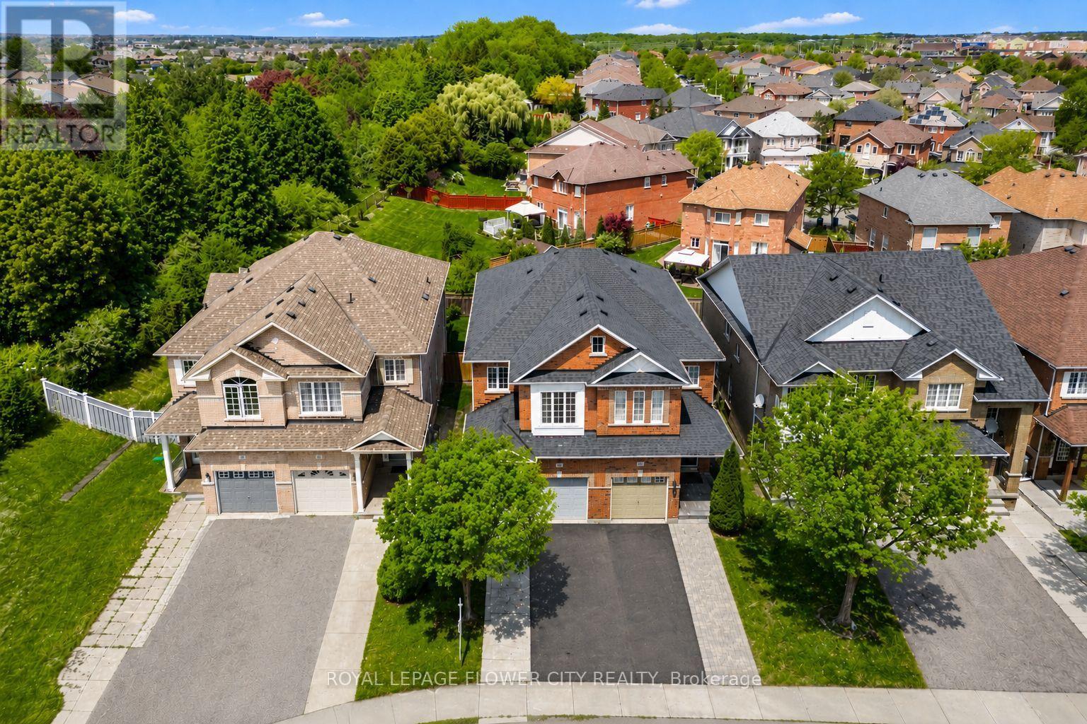 24 Martree Crescent, Brampton, Ontario  L6V 4R3 - Photo 2 - W13637984