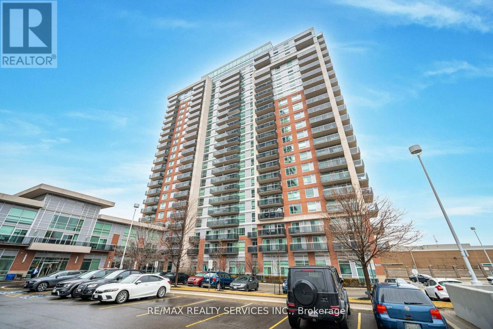 2009 - 215 QUEEN STREET E, Brampton, Ontario