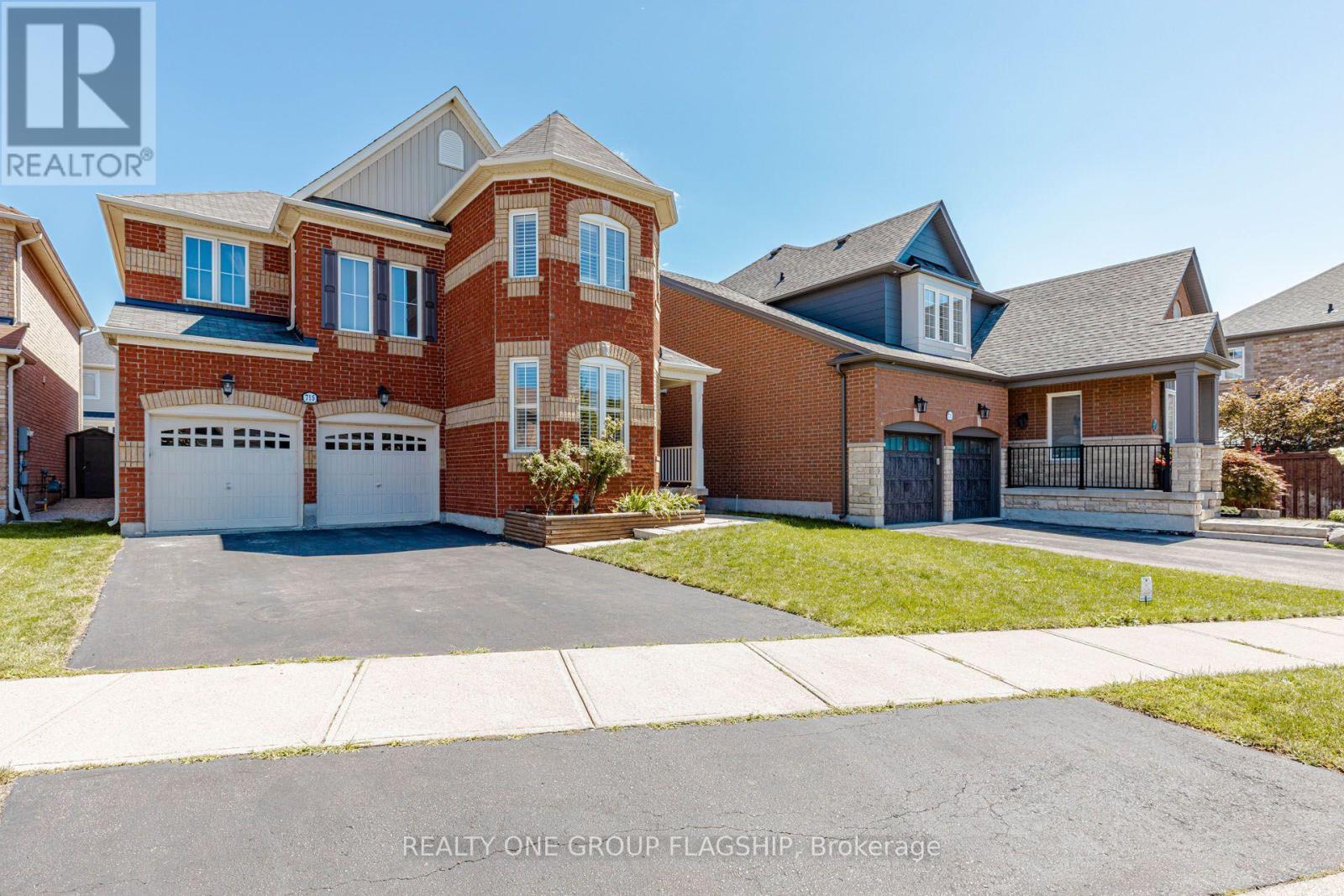 715 Casarin Crescent, Milton, Ontario L9T 2W3 - Photo 2 - W13638006