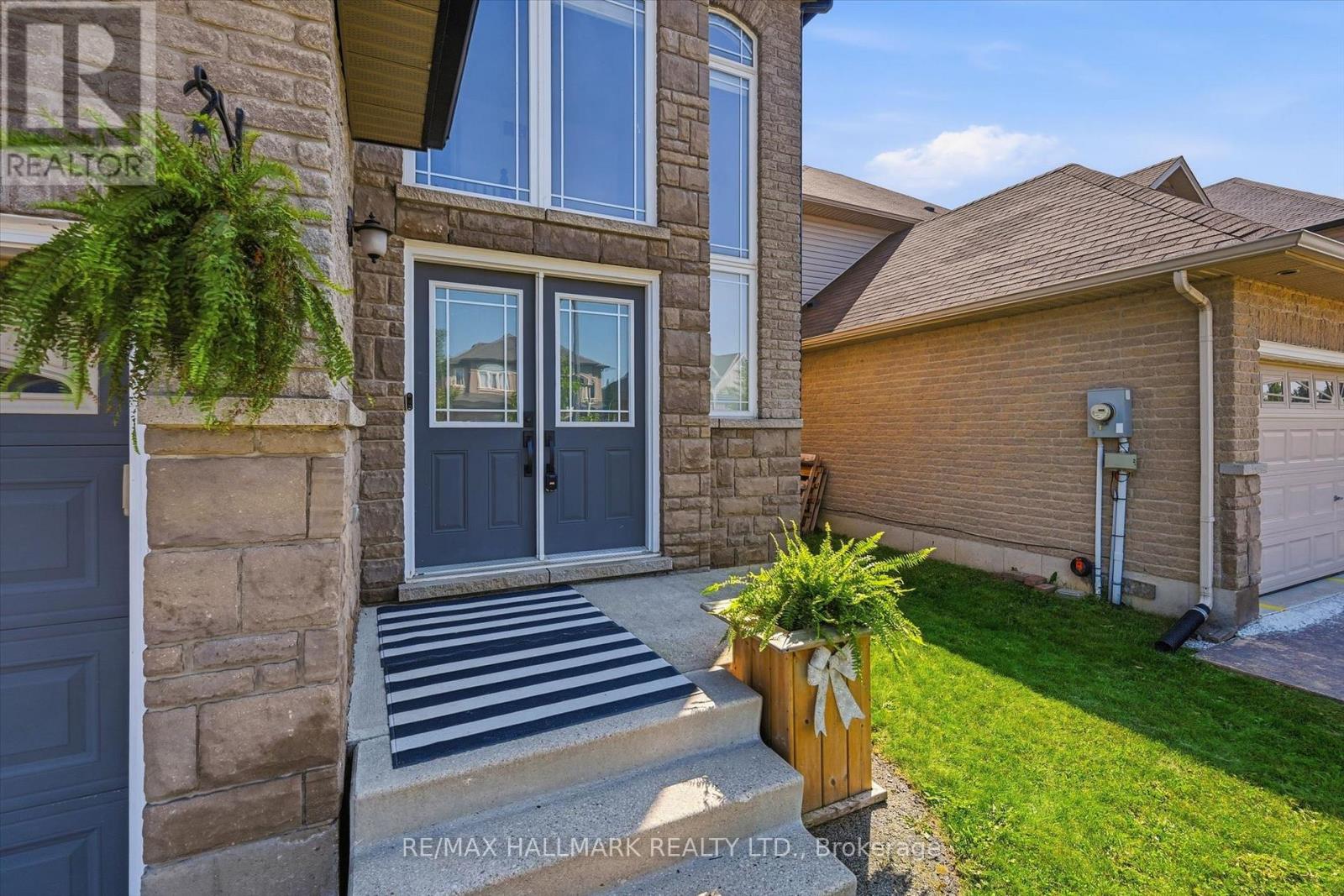 1334 Upper Paradise Road, Hamilton, Ontario  L9B 0C3 - Photo 4 - X13638022