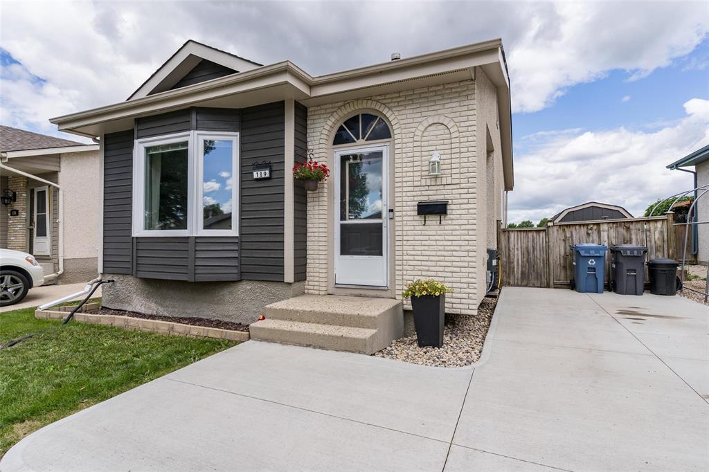 109 Harlesden Drive, Winnipeg, Manitoba  R2N 3V2 - Photo 1 - 202619469