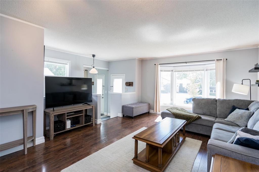 109 Harlesden Drive, Winnipeg, Manitoba  R2N 3V2 - Photo 4 - 202619469