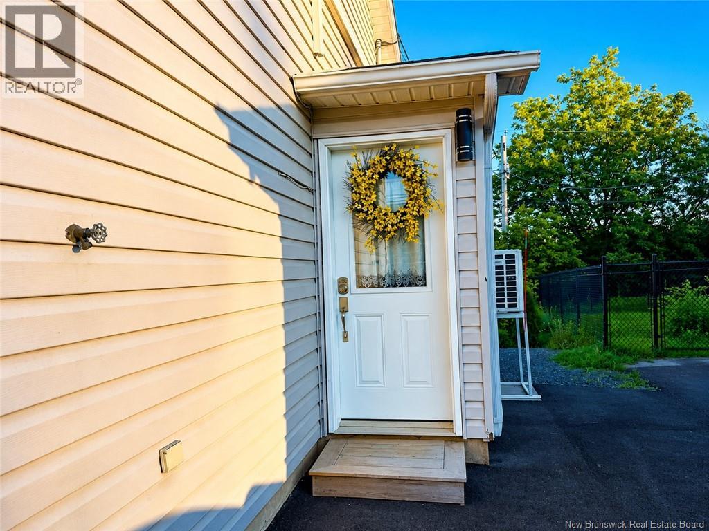 527 St Anne Road, Bathurst, New Brunswick  E2A 2N5 - Photo 4 - NB145329