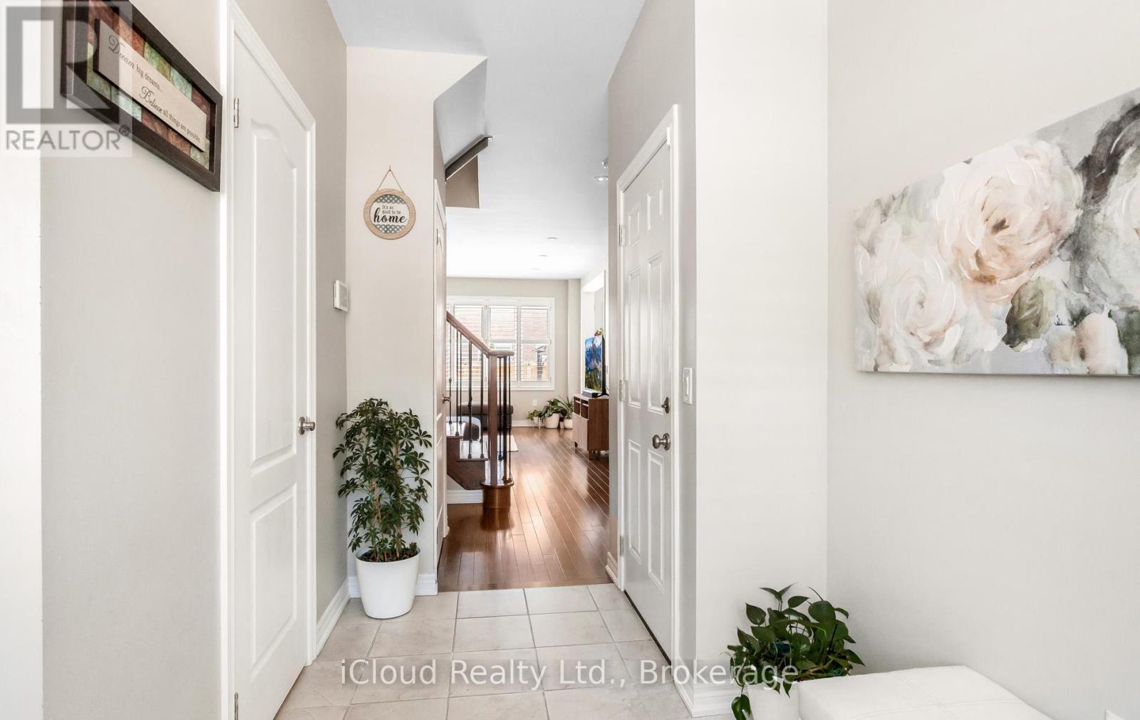 65 Stowmarket Street N, Caledon, Ontario  L7C 4B1 - Photo 4 - W13638090