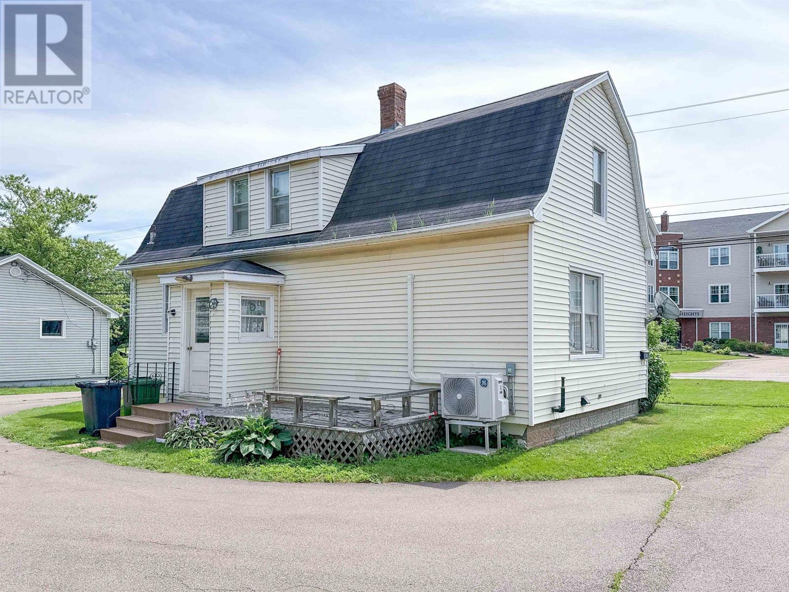 8 Falconwood Drive, Charlottetown, Prince Edward Island  C1A 6B5 - Photo 4 - 202619588