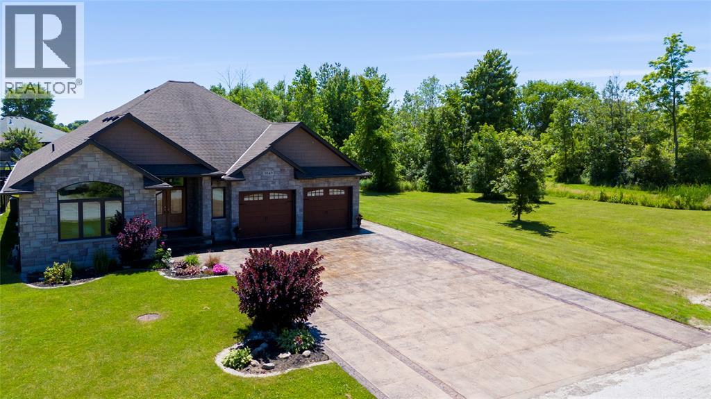 3849 FERNE AVENUE Plympton-Wyoming Ontario Canada N0N1E0 2