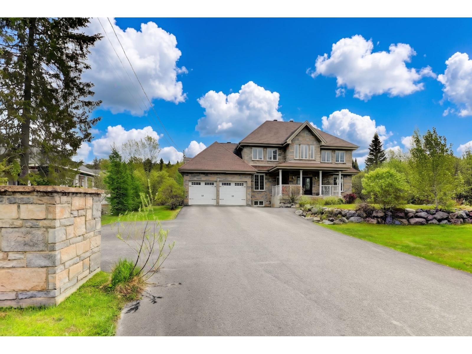 26 Rue des Bruants Orford Quebec Canada J1X0B7 5