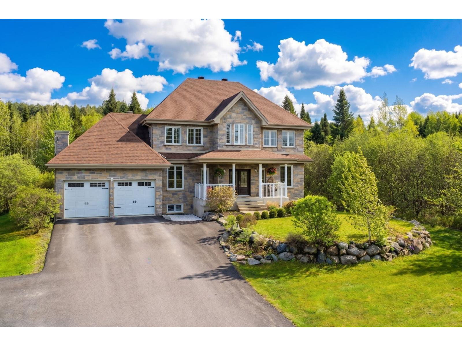 26 Rue des Bruants Orford Quebec Canada J1X0B7 3