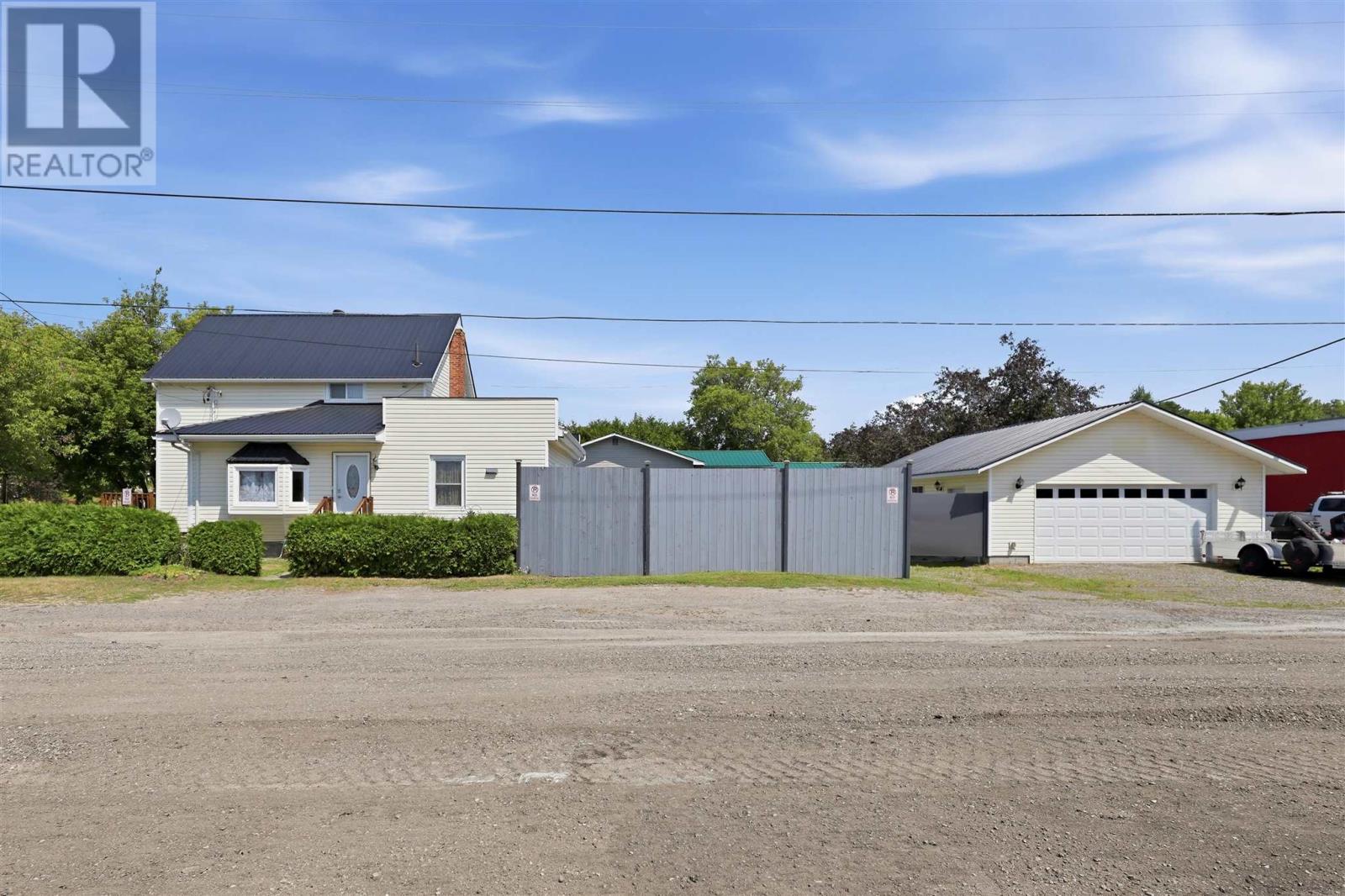 219 Main St, Thessalon, Ontario  P0R 1L0 - Photo 2 - SM262007