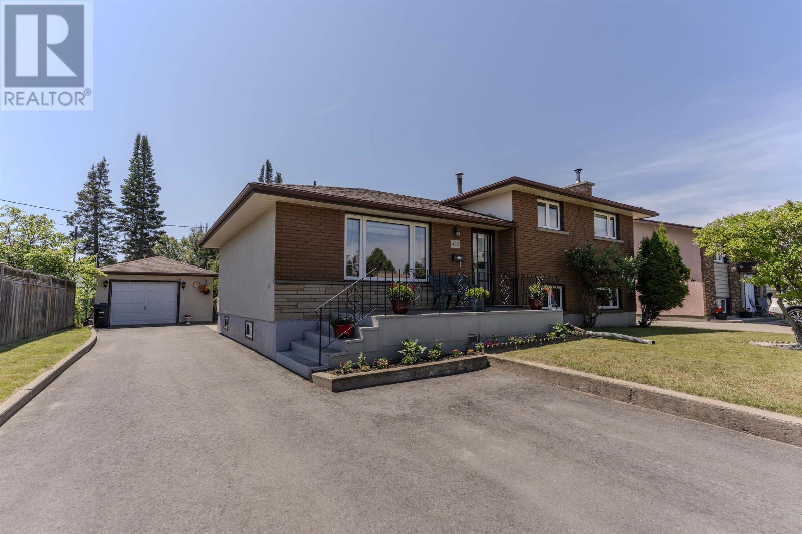 402 Victoria Ave W, Thunder Bay, Ontario