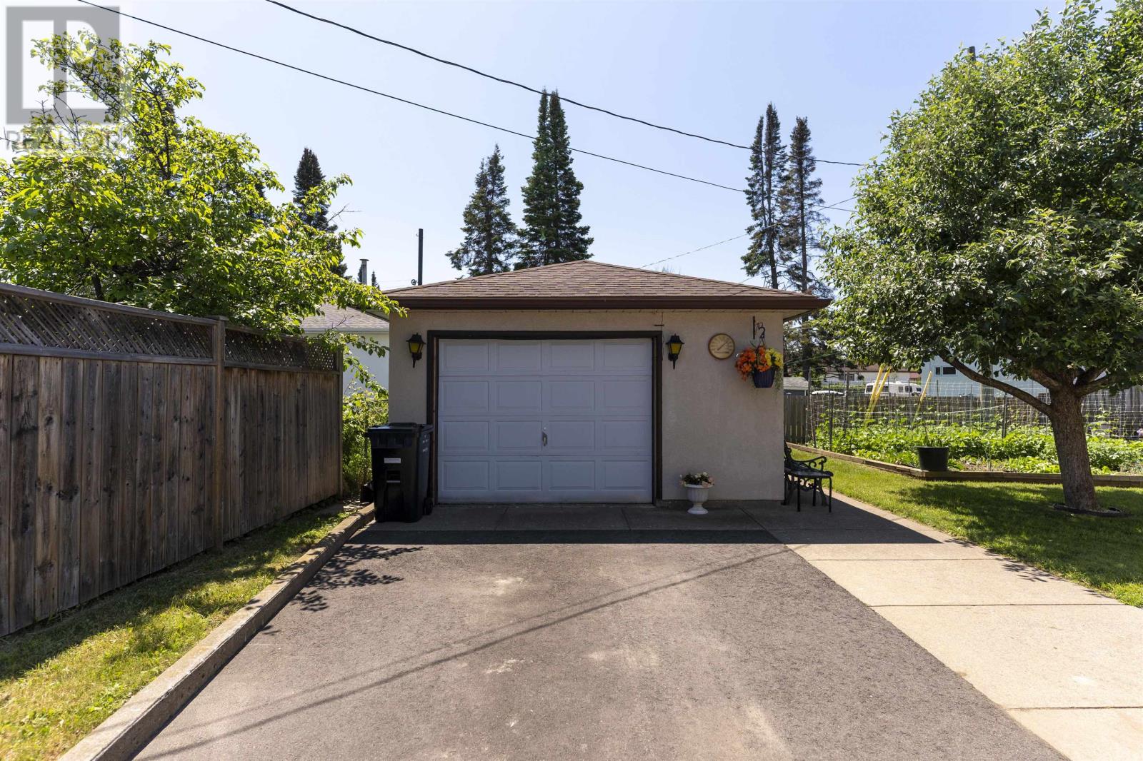 402 Victoria Ave W, Thunder Bay, Ontario  P7C 1G7 - Photo 3 - TB2601875