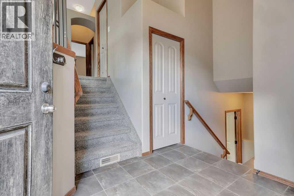 12 Kensington Close, Red Deer, Alberta  T4P 0H5 - Photo 3 - A2334664