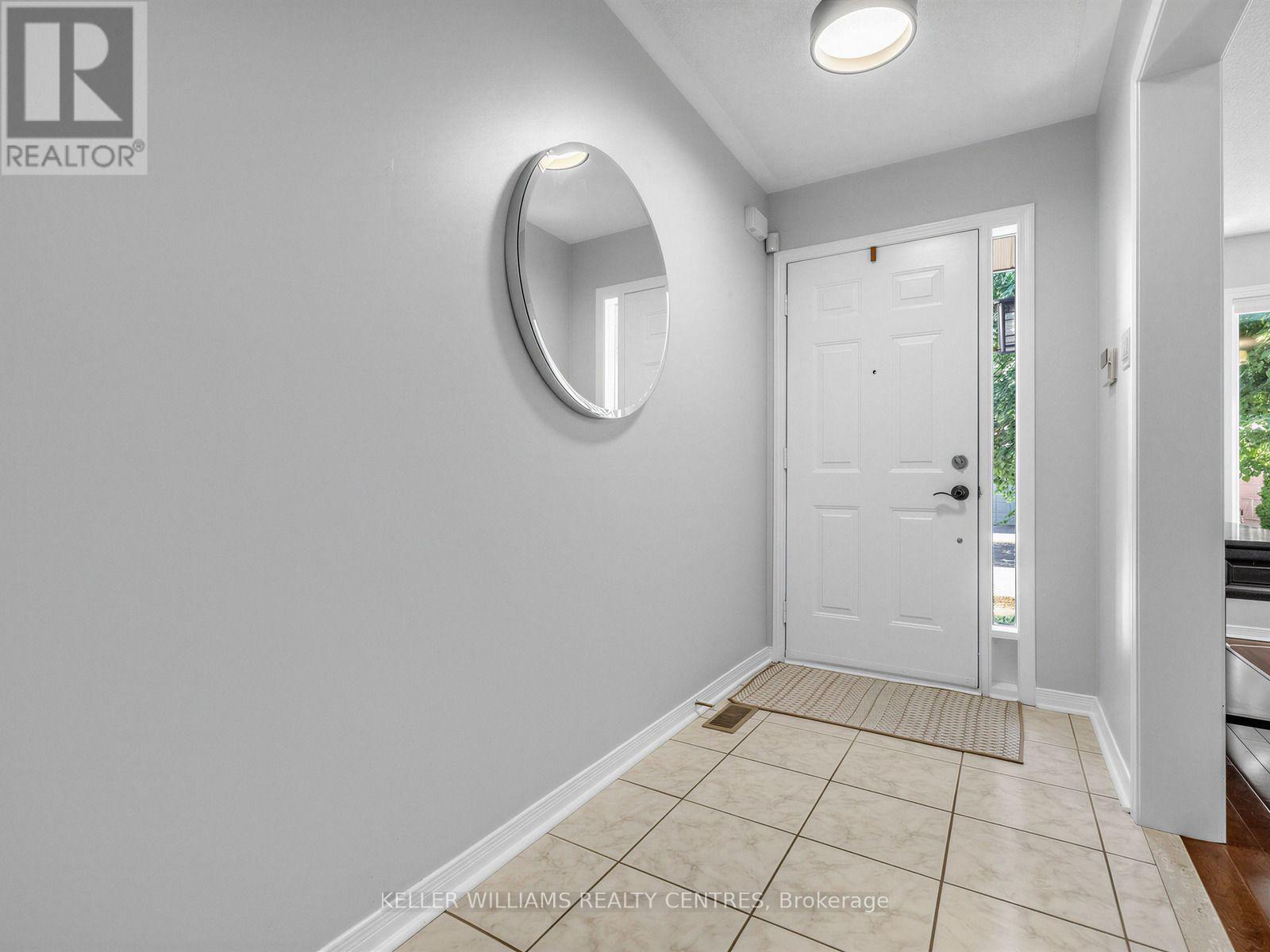 174 Flagstone Way, Newmarket, Ontario  L3X 2Z7 - Photo 2 - N13638144