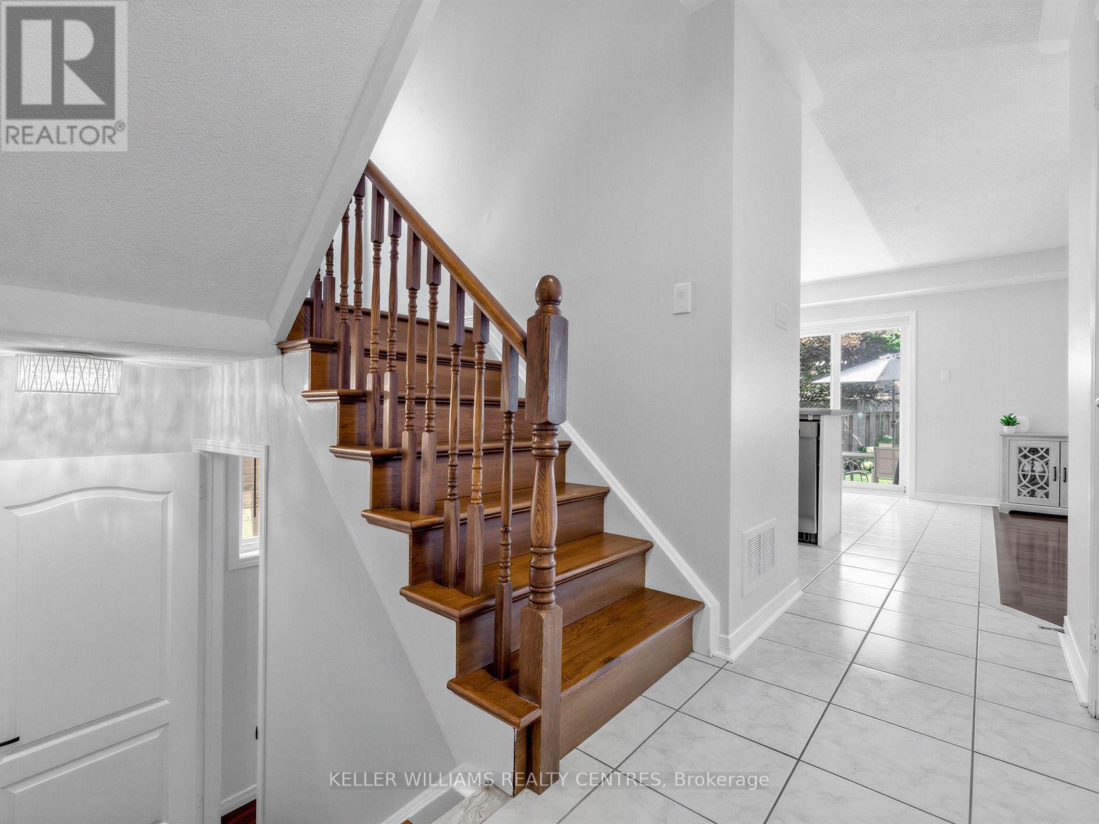 174 Flagstone Way, Newmarket, Ontario  L3X 2Z7 - Photo 5 - N13638144
