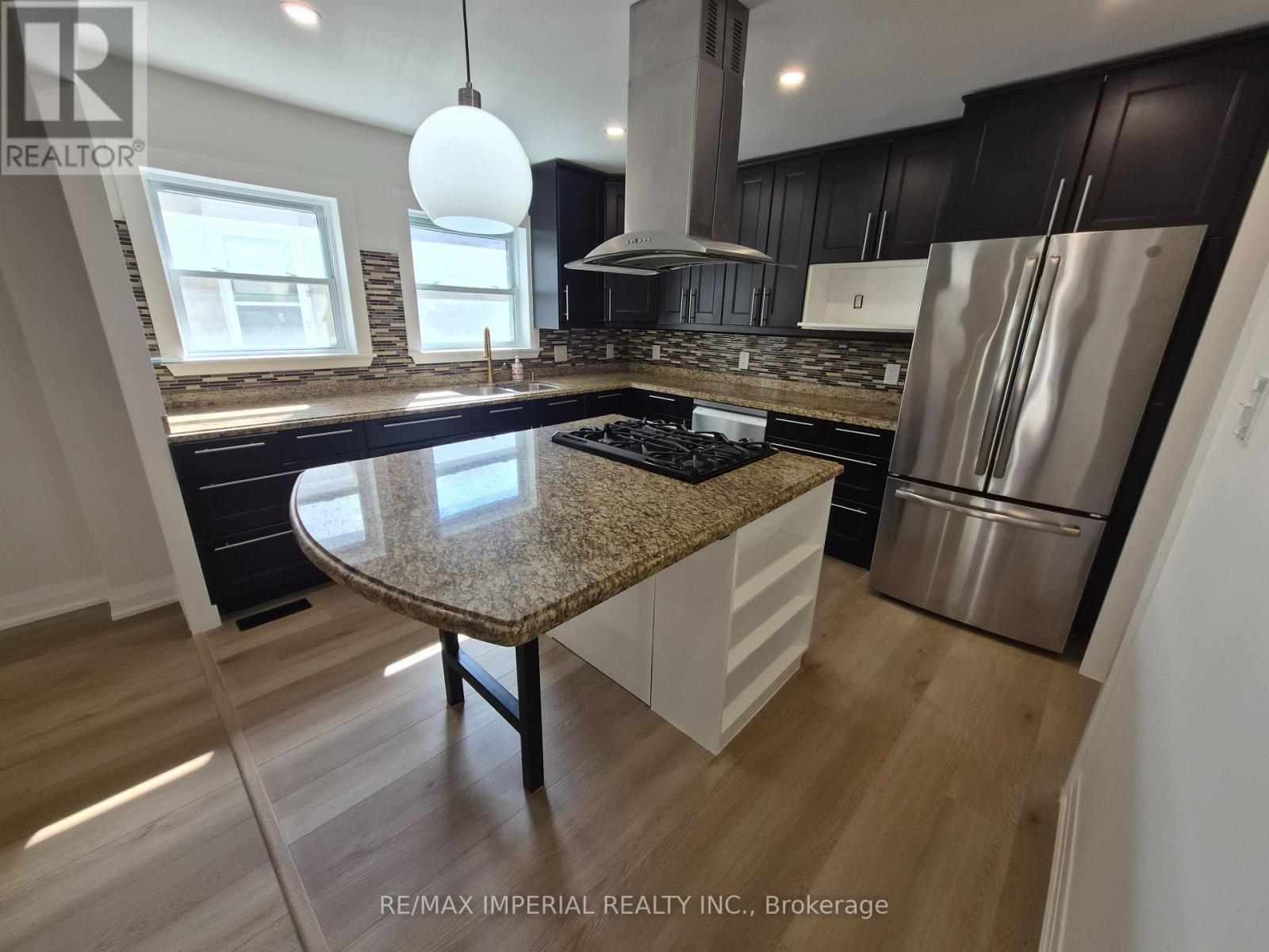 757 Pam Crescent, Newmarket, Ontario  L3Y 5B7 - Photo 3 - N13638150