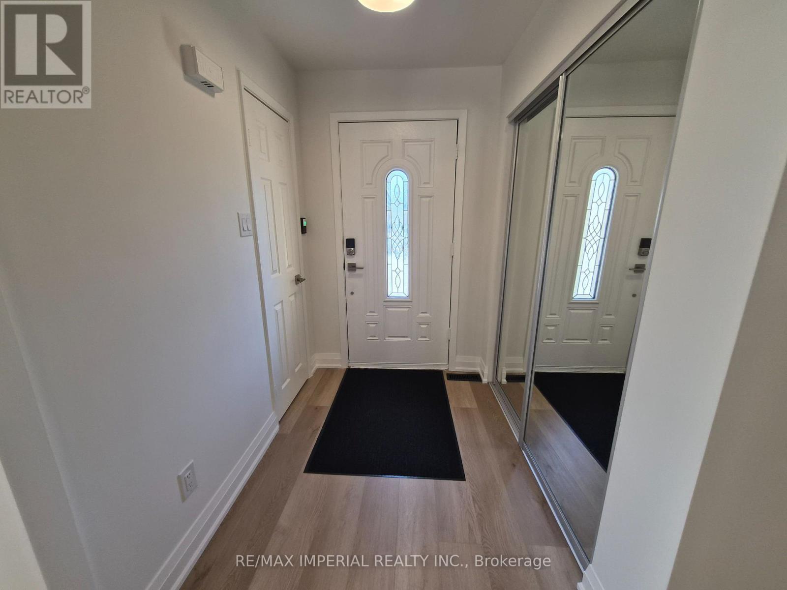 757 Pam Crescent, Newmarket, Ontario  L3Y 5B7 - Photo 4 - N13638150