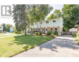 306 OAKWOOD COURT, Newmarket, Ontario