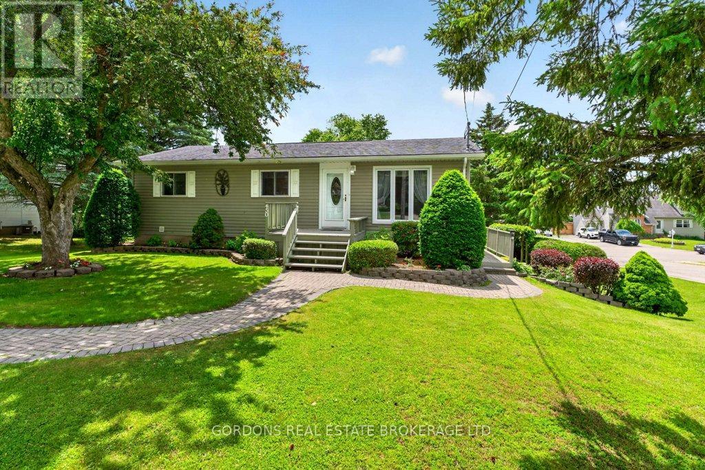 450 CHARLES STREET N, Gananoque, Ontario