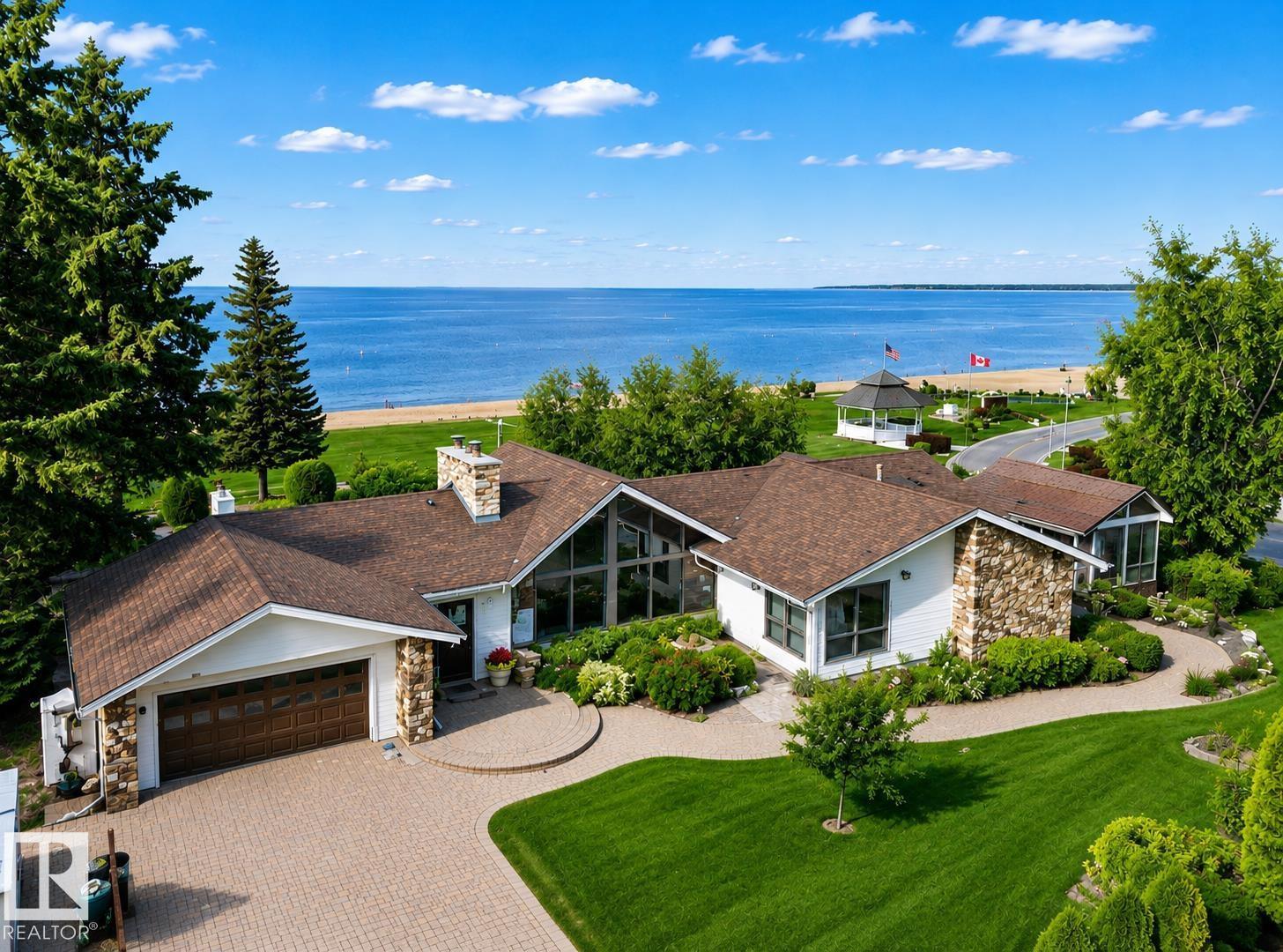 203 PINE AV, cold lake, Alberta