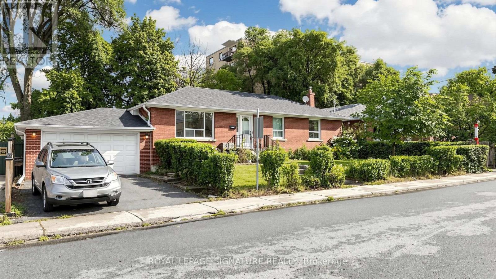 256 FERRIS ROAD, Toronto, Ontario
