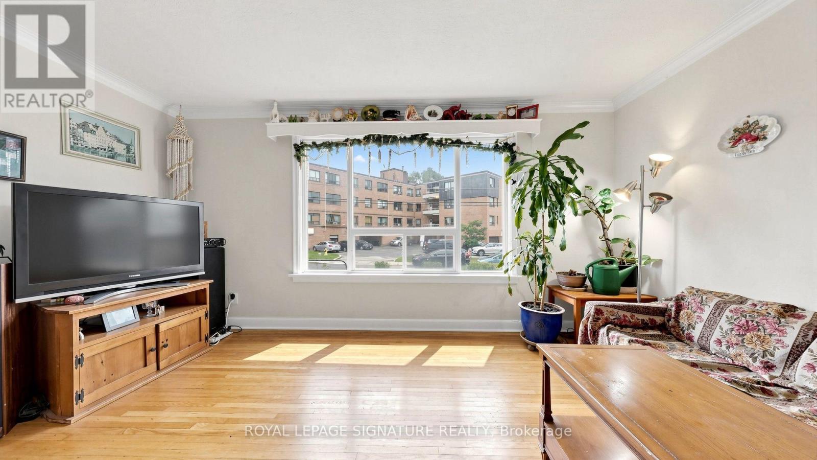 256 Ferris Road, Toronto, Ontario  M4B 1H6 - Photo 4 - E13636372
