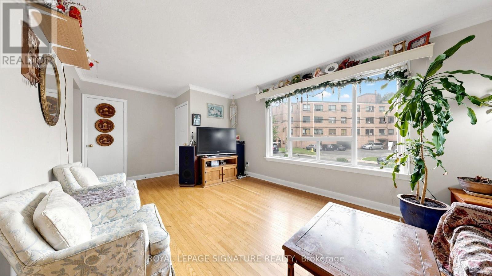 256 Ferris Road, Toronto, Ontario  M4B 1H6 - Photo 3 - E13636372