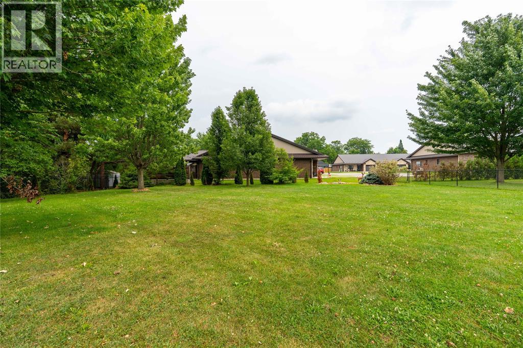 416 Ignatiefna Street, Petrolia, Ontario  N0N 1R0 - Photo 32 - 26018354
