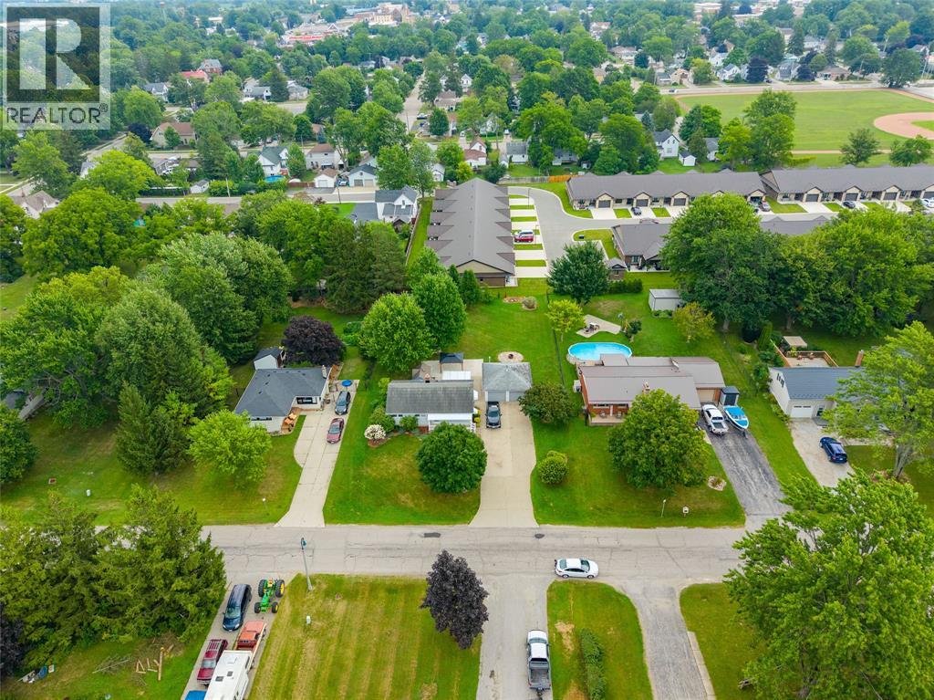 416 Ignatiefna Street, Petrolia, Ontario  N0N 1R0 - Photo 37 - 26018354