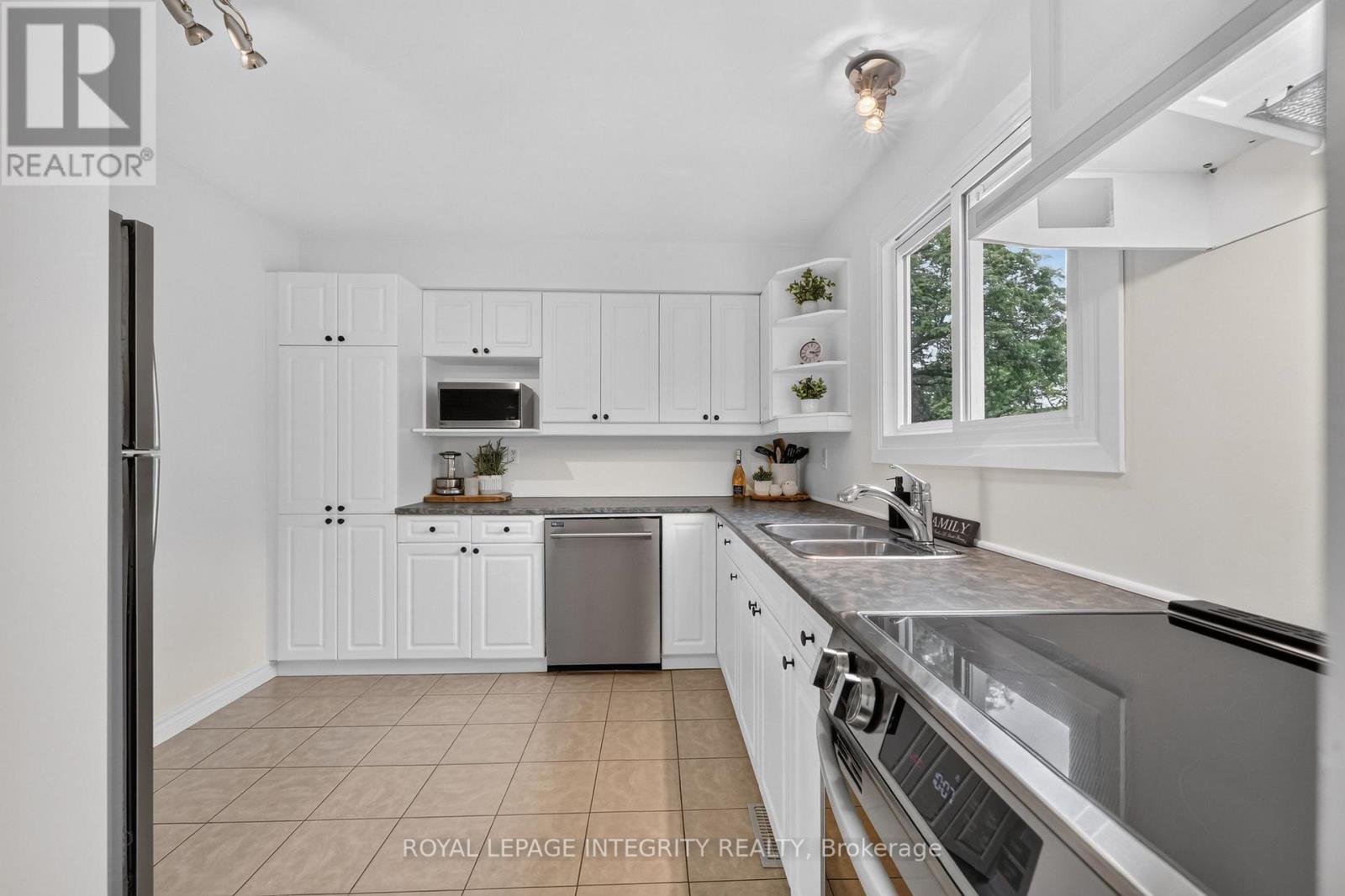 1352 Bakker Court, Ottawa, Ontario  K1C 2K4 - Photo 11 - X13638270