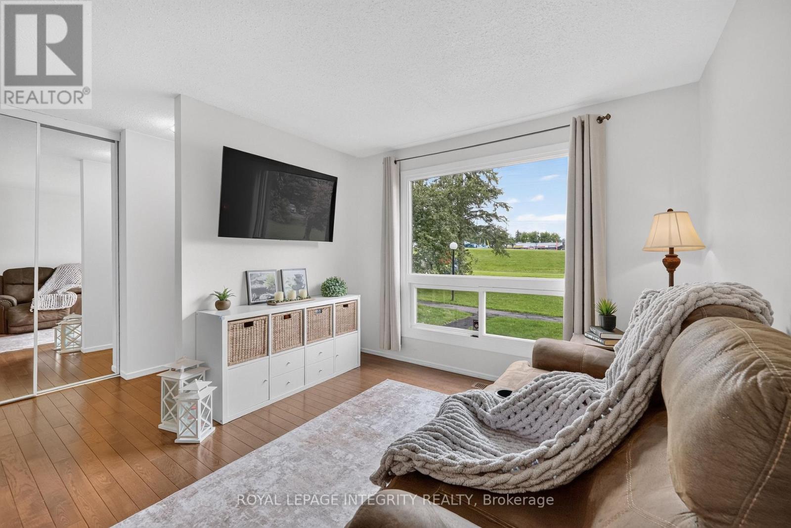 1352 Bakker Court, Ottawa, Ontario  K1C 2K4 - Photo 6 - X13638270