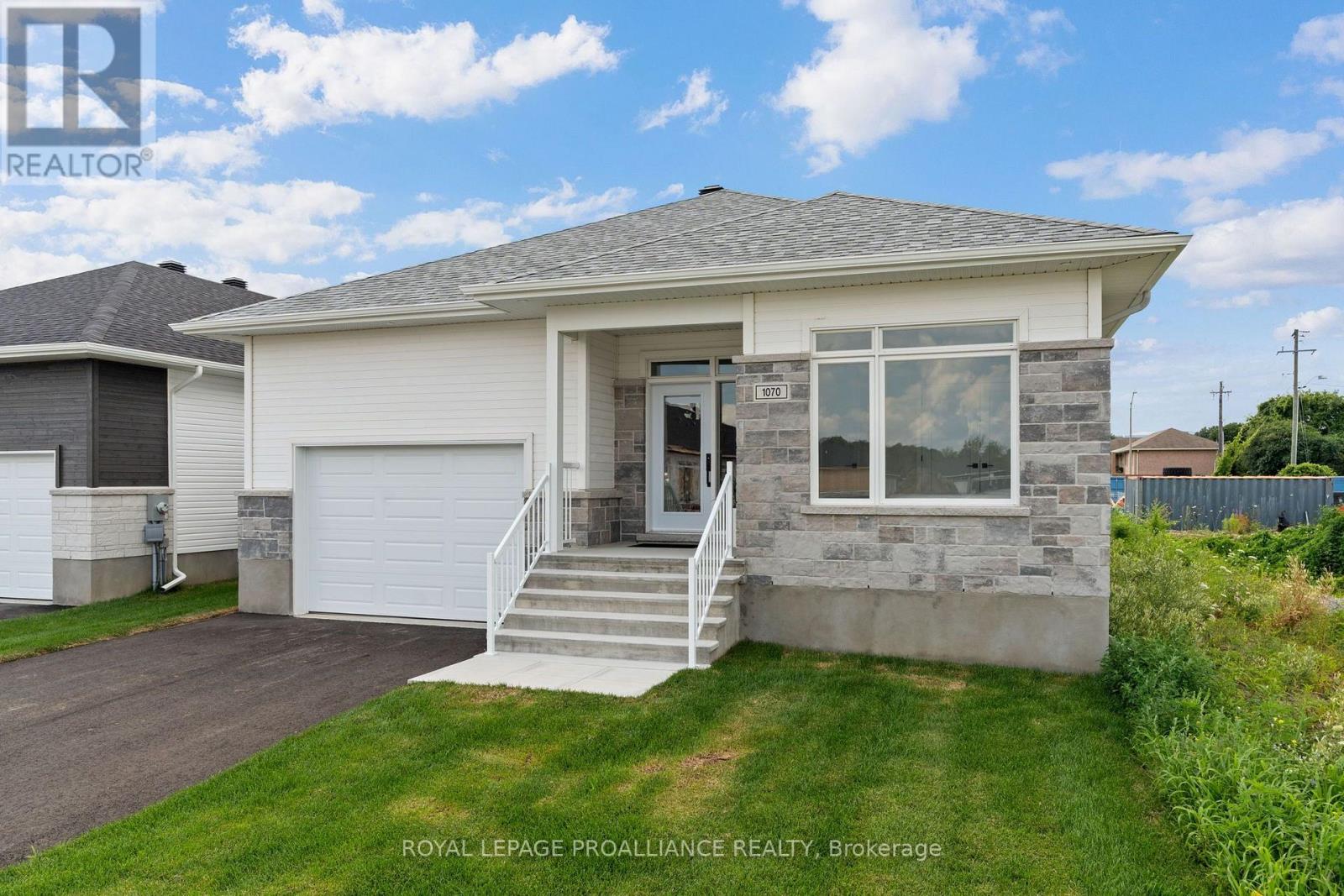 1070 Turner Drive, Brockville, Ontario  K6V 0G8 - Photo 2 - X13638222
