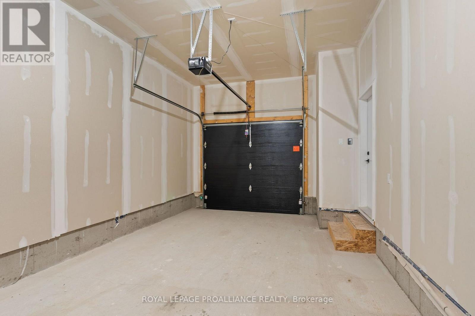 1051 Moore Street, Brockville, Ontario  K6V 0H1 - Photo 37 - X13638240