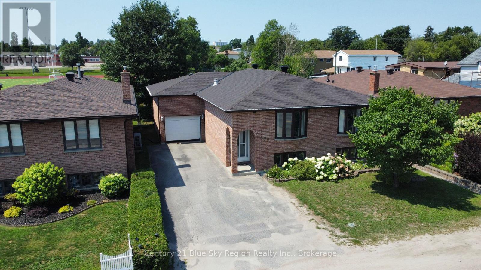877 O'brien Street, North Bay, Ontario P1B 5W9 - Photo 1 - X13638336