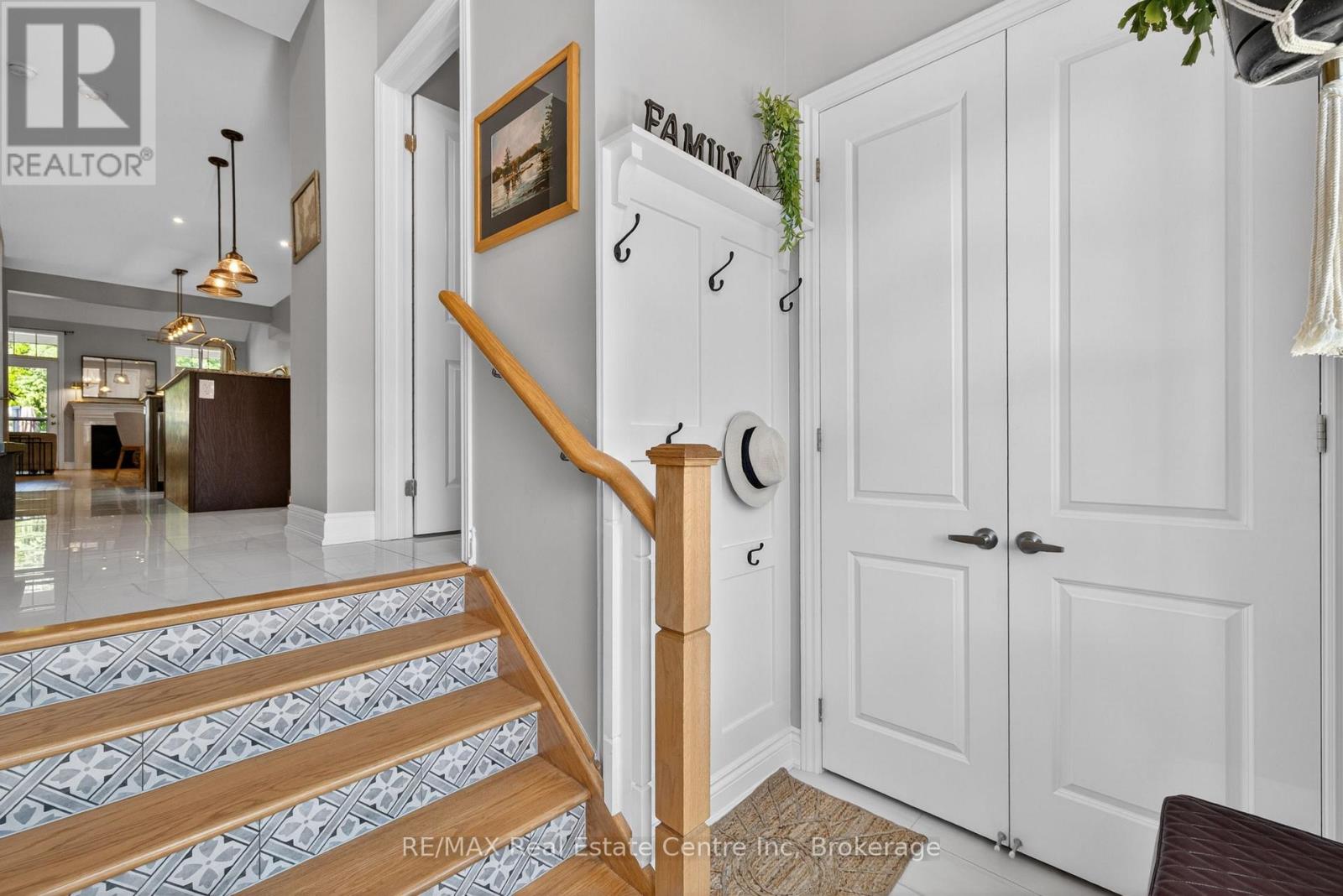 42 Courting House Place, Georgina, Ontario  L0E 1L0 - Photo 3 - N13638252