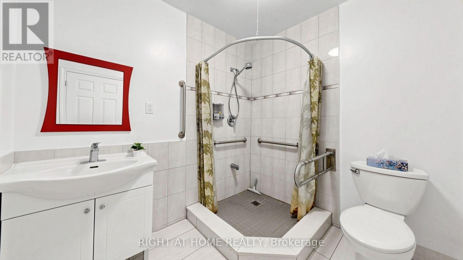 20 Torrens Avenue, Toronto, Ontario  M4K 2H8 - Photo 11 - E13638278