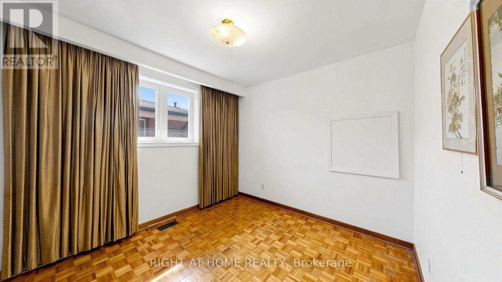 20 Torrens Avenue, Toronto, Ontario  M4K 2H8 - Photo 16 - E13638278