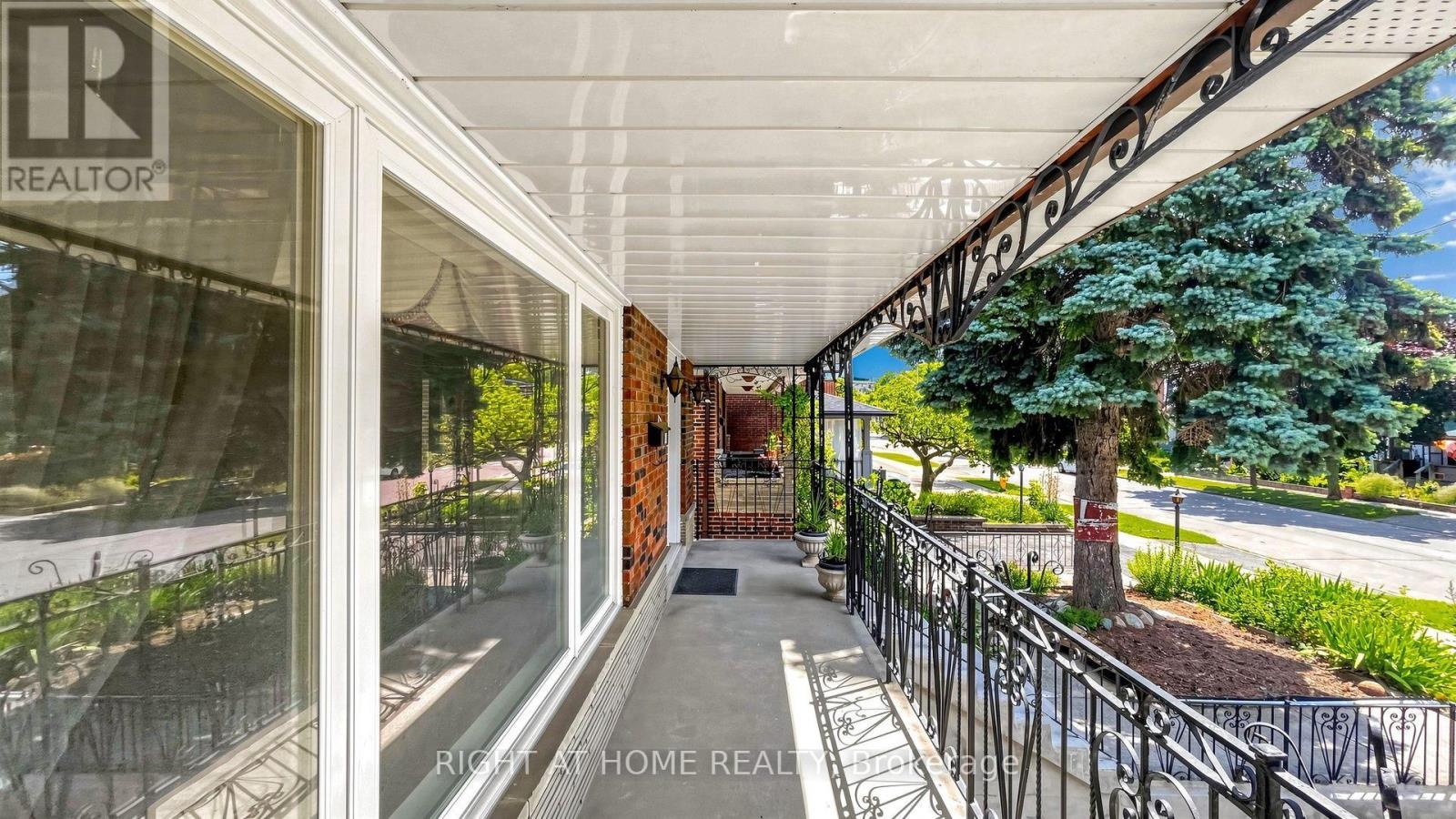 20 Torrens Avenue, Toronto, Ontario  M4K 2H8 - Photo 24 - E13638278