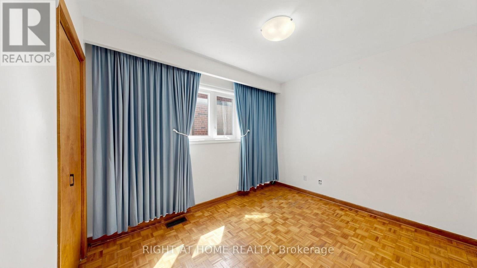 20 Torrens Avenue, Toronto, Ontario  M4K 2H8 - Photo 9 - E13638278