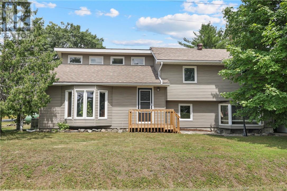 14 Minto Street, Webbwood, Ontario  P0P 2G0 - Photo 2 - 2129615