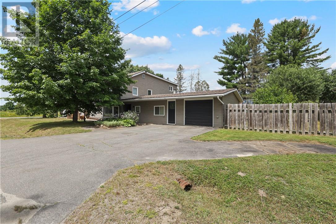 14 Minto Street, Webbwood, Ontario  P0P 2G0 - Photo 5 - 2129615